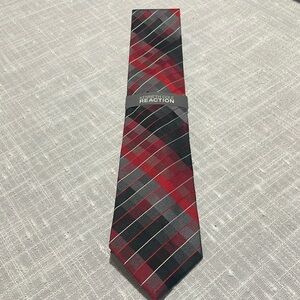 NWT Kenneth Cole Reaction Tie